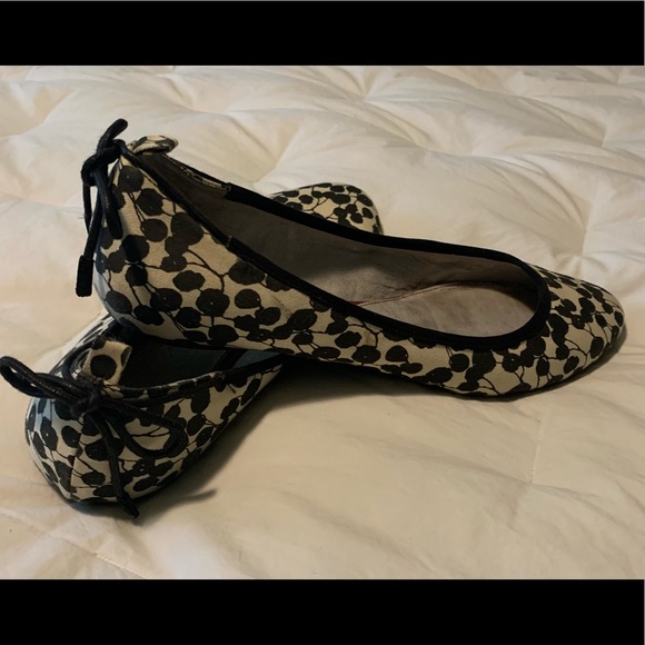 Cute GAP Flats - Picture 1 of 3